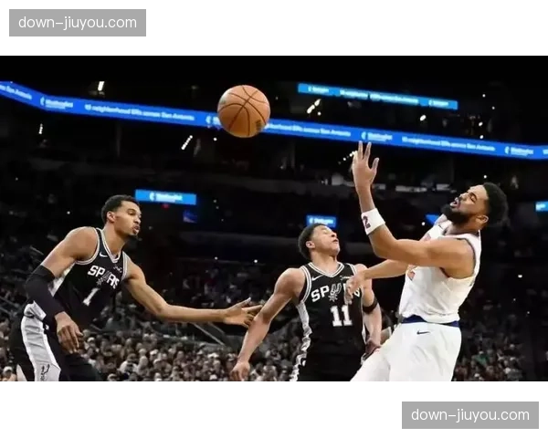 马刺禁区优势明显 对阵雷霆内线得分占据绝对上风