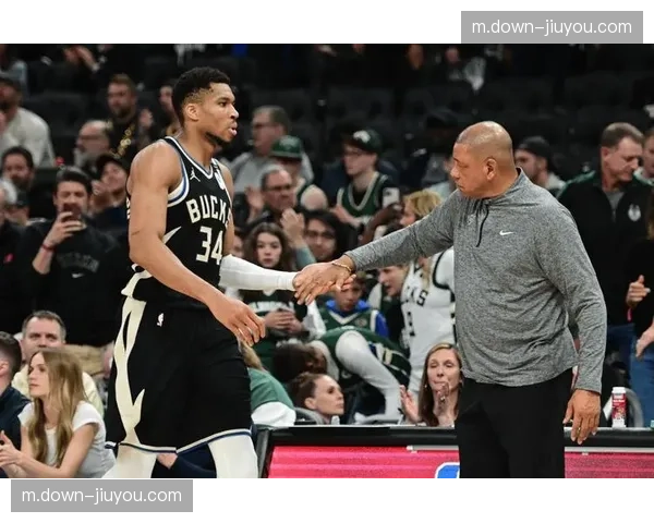 雄鹿字母哥交易传闻再起，球队薪资结构锁死争冠操作空间