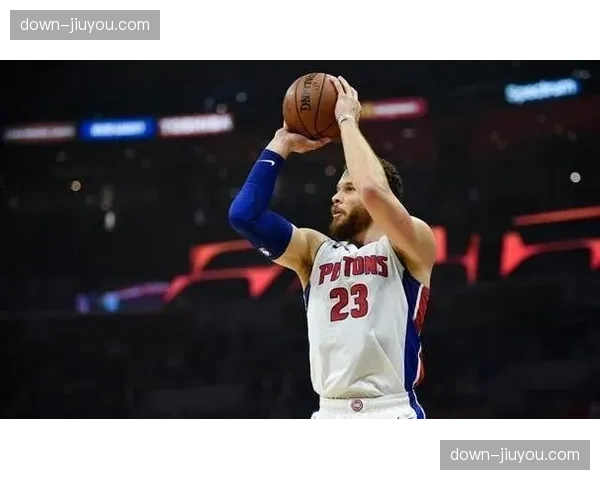 骑士防守效率111.6第五 莫布利阿伦双塔构建禁区封锁网 骑士防守效率111.6第五 莫布利阿伦双塔构建禁区封锁网